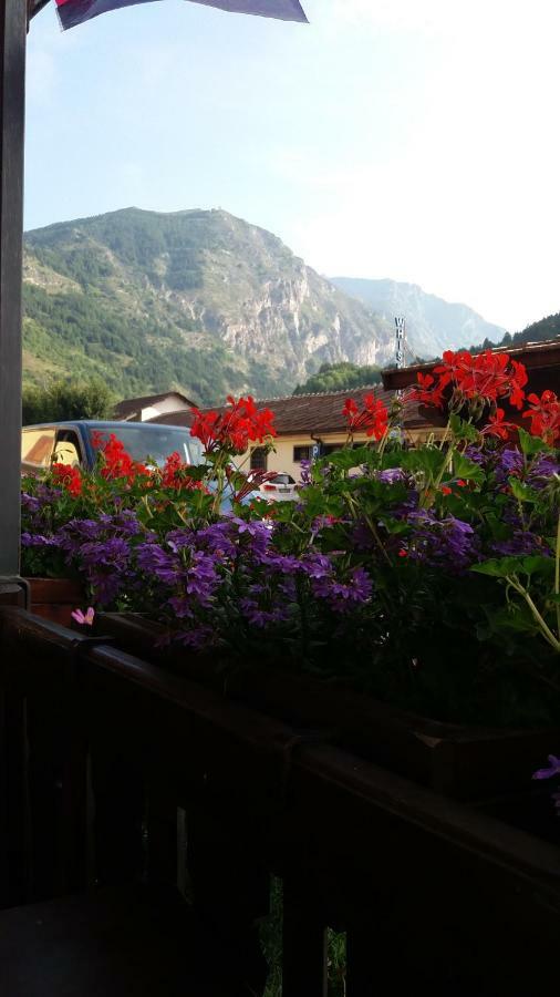 Deacons Lodge Bardonecchia Bagian luar foto